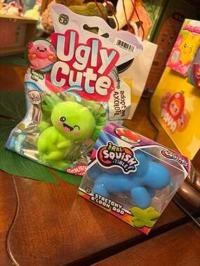 Top Trenz Ugly Cute Green Axolotl and Irre-Squish-Tible Blue Stretchy Balloon Do